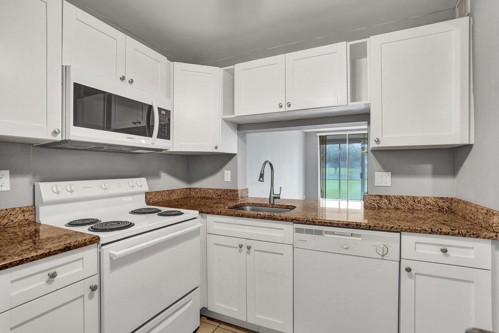 9460 Poinciana Place - Photo 3