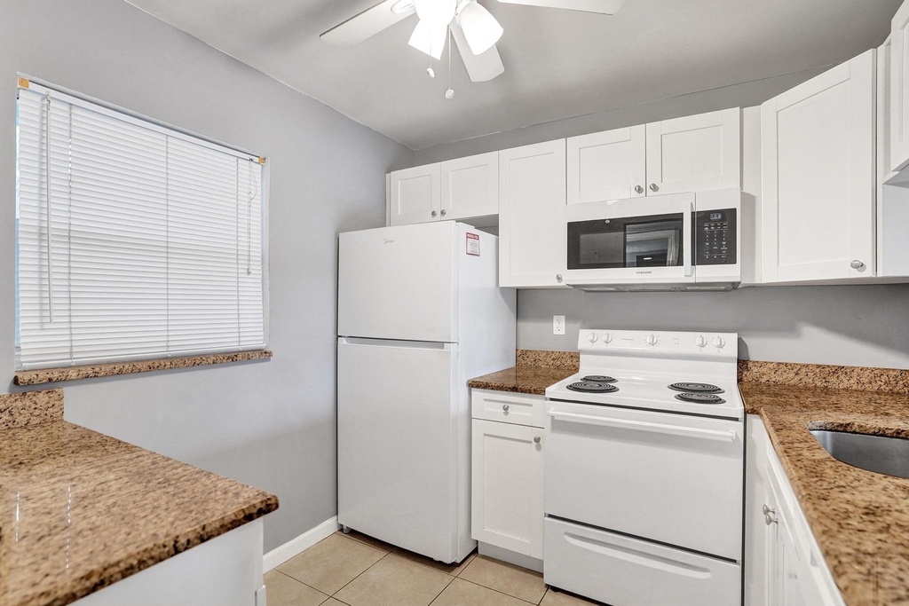 9460 Poinciana Place - Photo 4