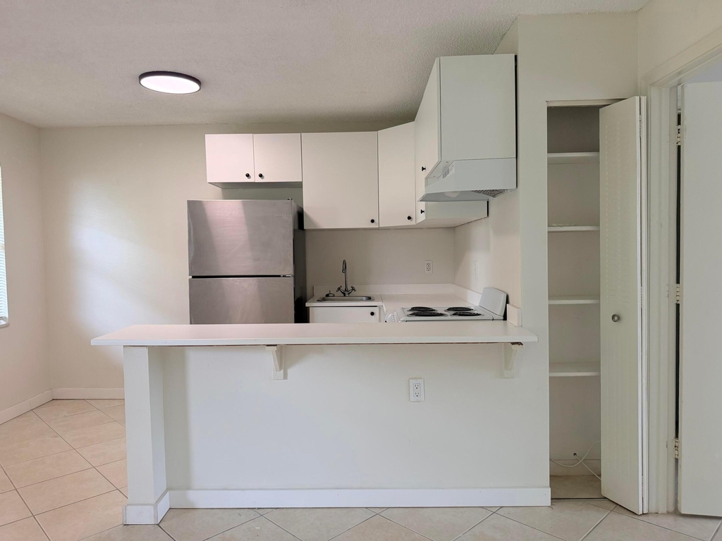5174 Ne 6th Avenue - Photo 0