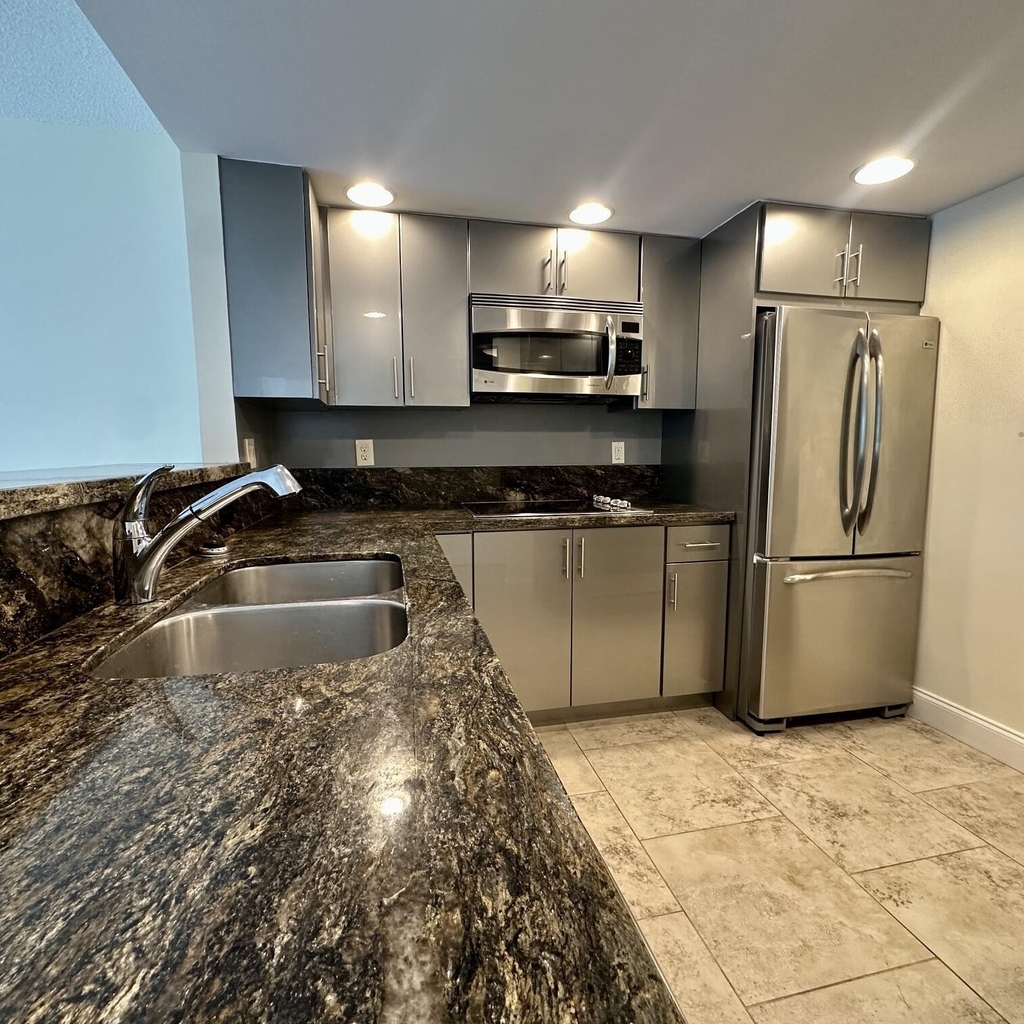 1800 N Andrews Avenue - Photo 1