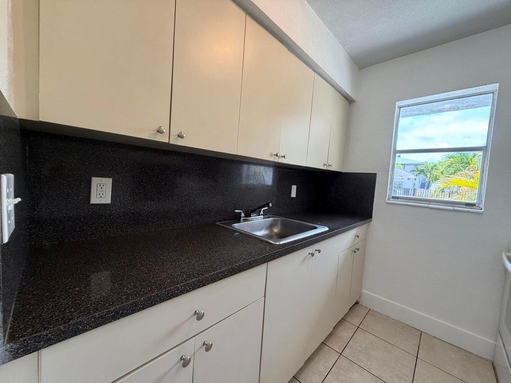 2127 Davie Boulevard - Photo 6