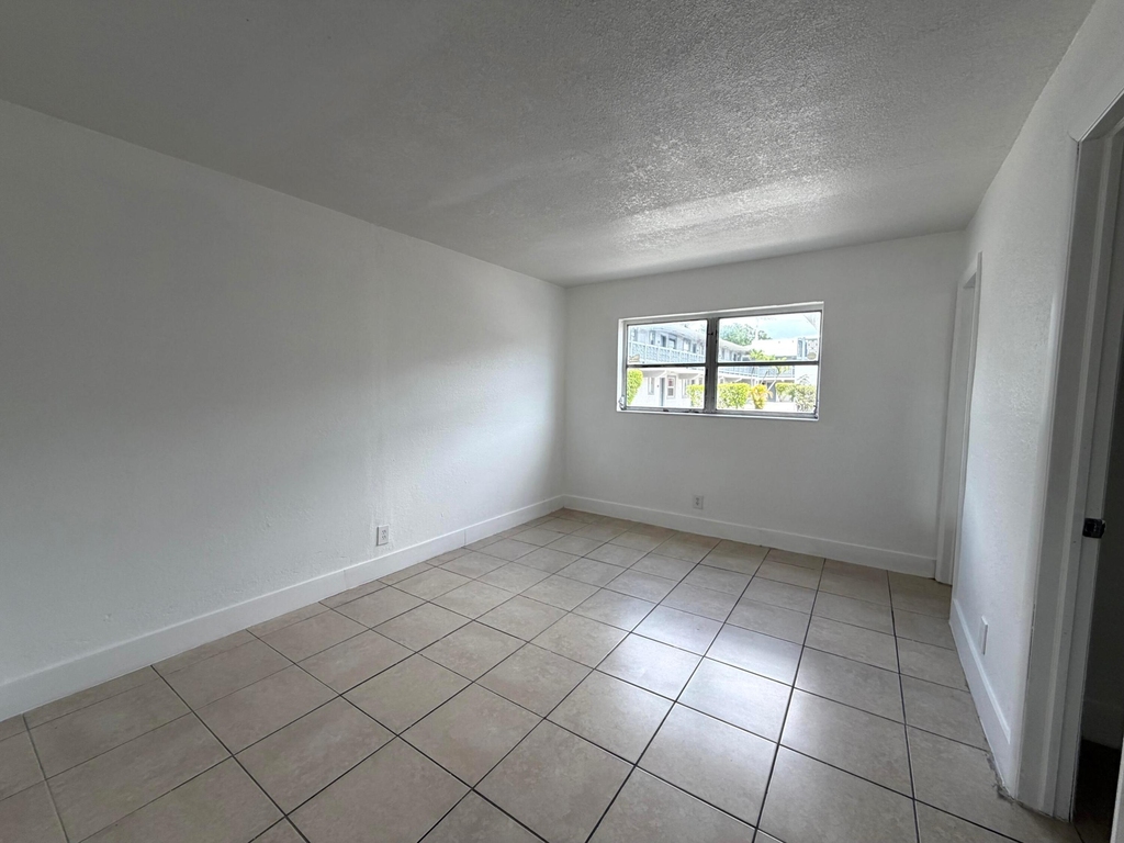 2127 Davie Boulevard - Photo 8