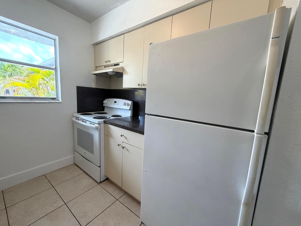 2127 Davie Boulevard - Photo 7