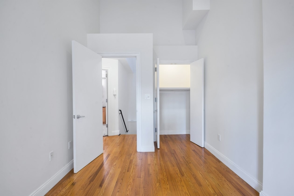 370 West 54th Street - Photo 4