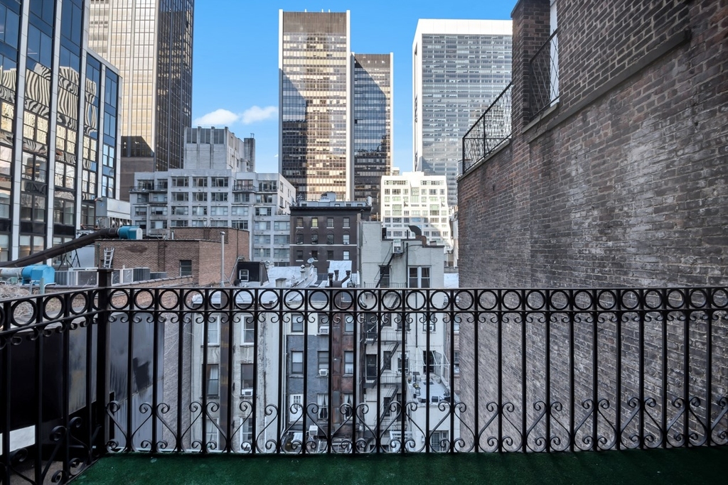 370 West 54th Street - Photo 2