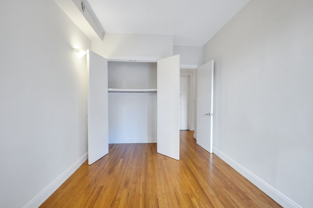 370 West 54th Street - Photo 10