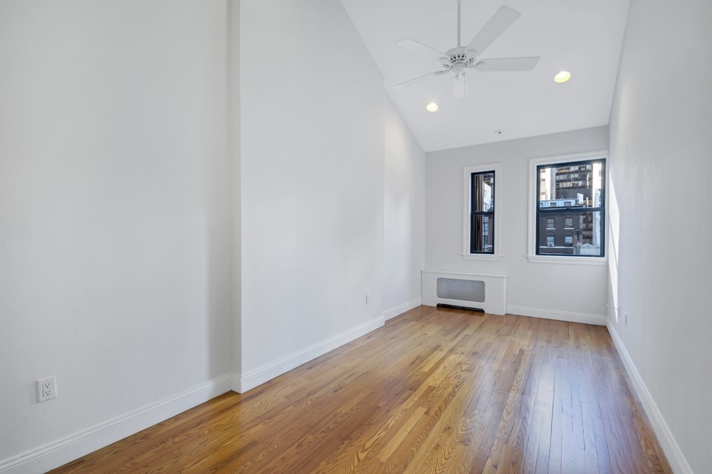 370 West 54th Street - Photo 3