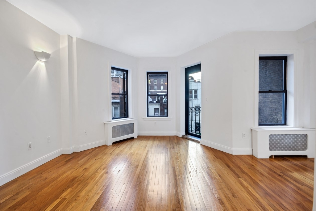 370 West 54th Street - Photo 1