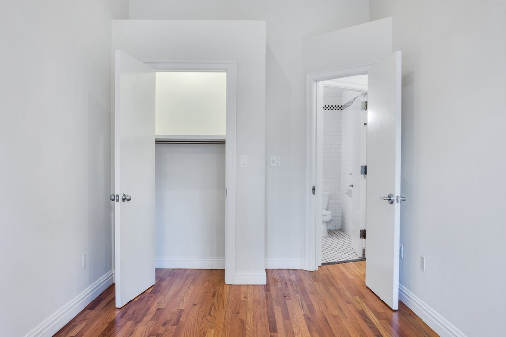 370 West 54th Street - Photo 6
