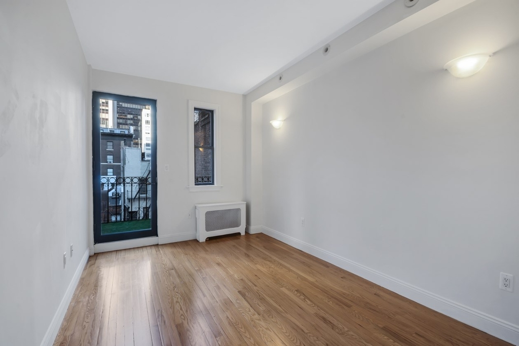 370 West 54th Street - Photo 9