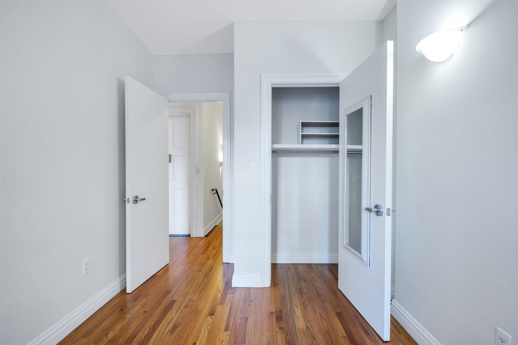 370 West 54th Street - Photo 8