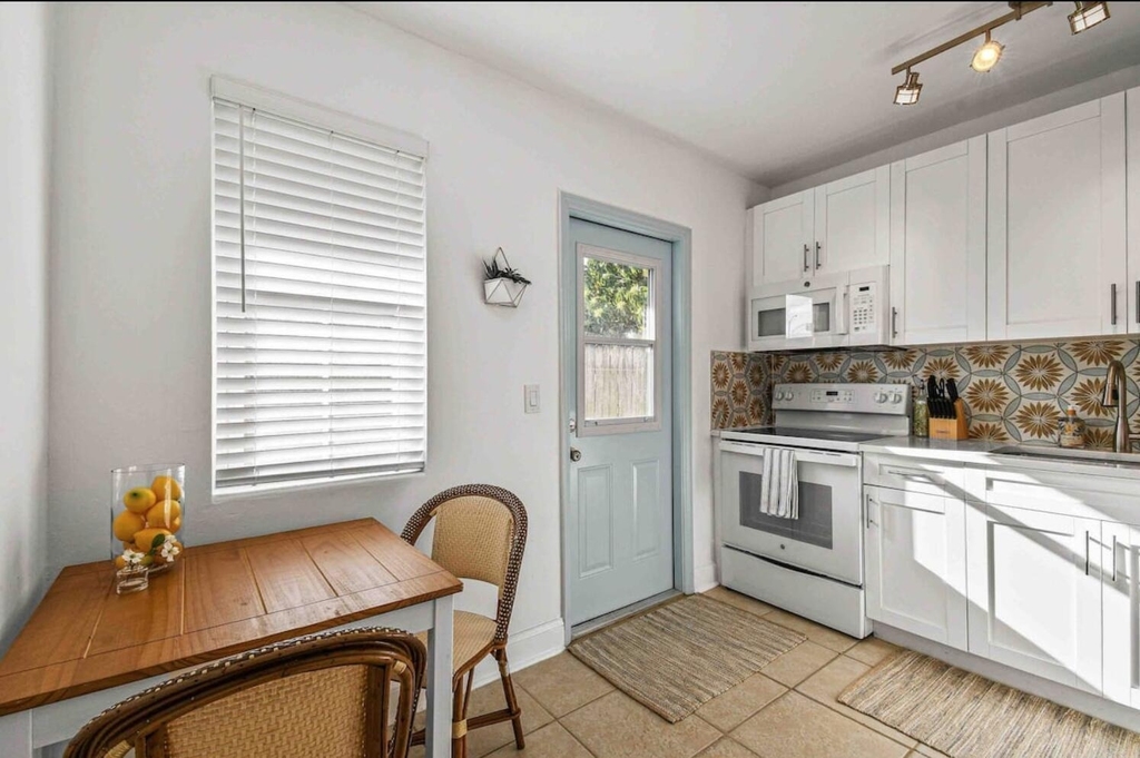 427 Conniston Road - Photo 2