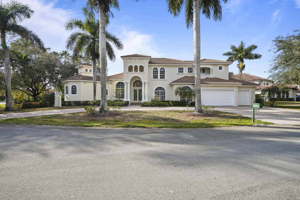 3201 E Stonebrook Circle - Photo 0