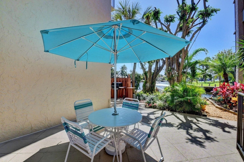 11 Royal Palm Way - Photo 2