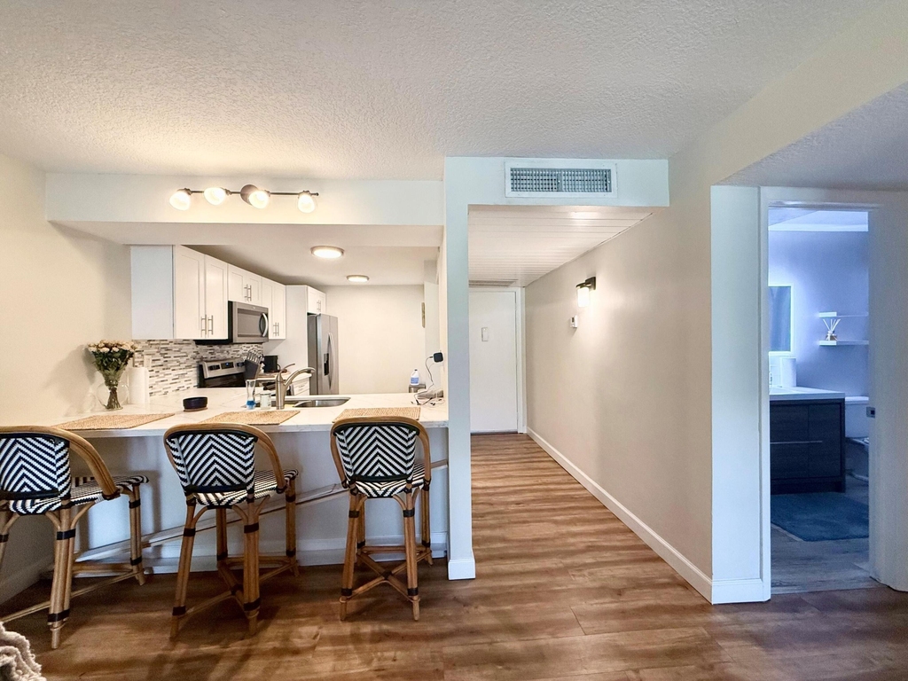 11 Royal Palm Way - Photo 4