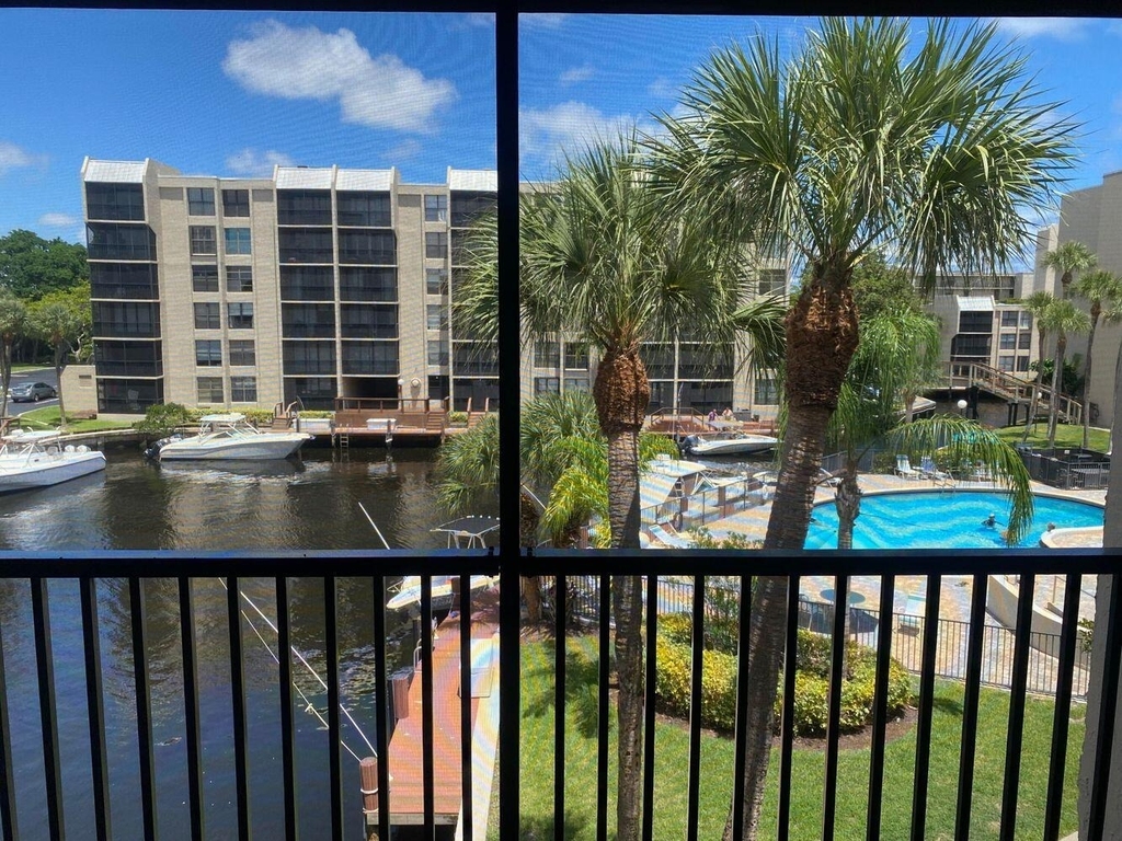 11 Royal Palm Way - Photo 0