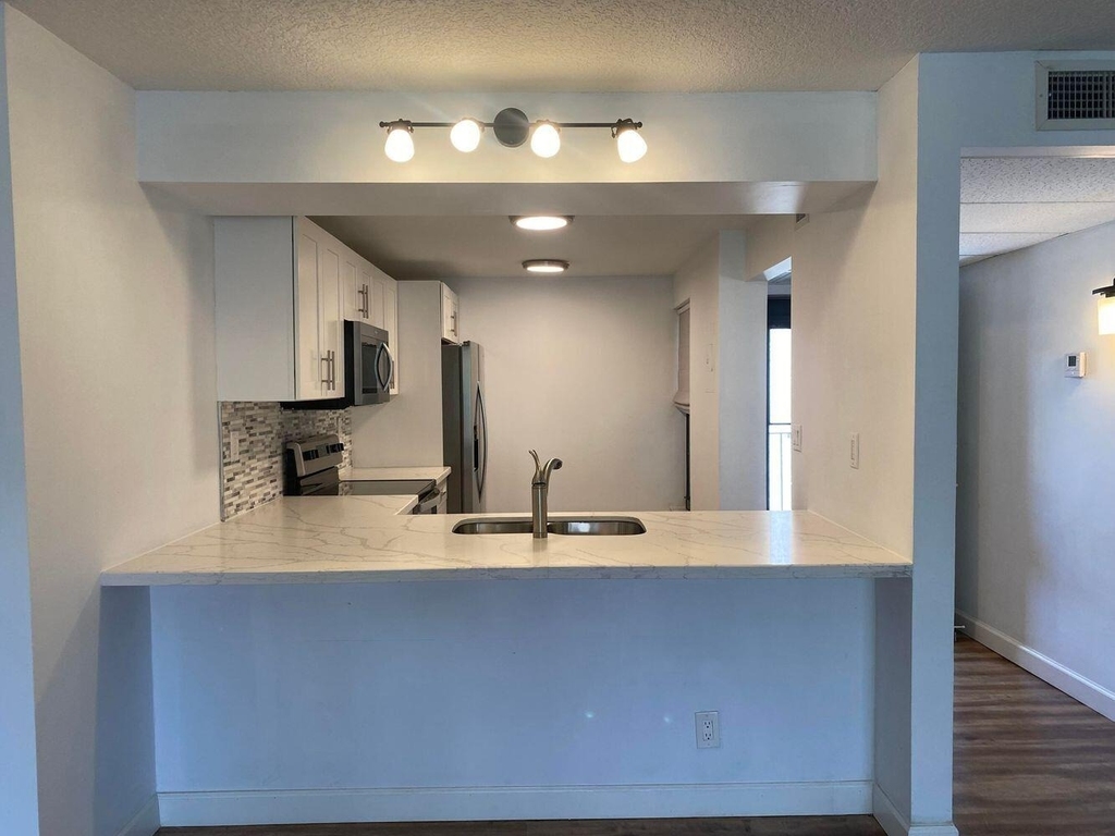 11 Royal Palm Way - Photo 6