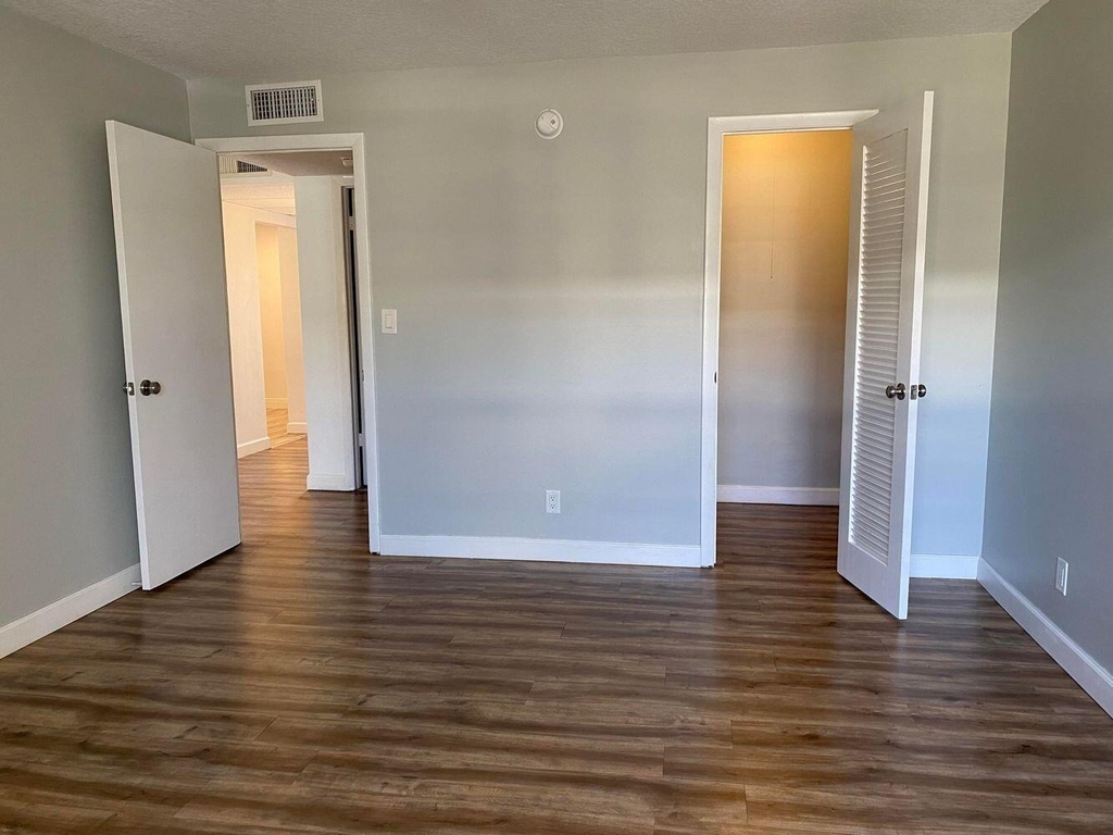 11 Royal Palm Way - Photo 10