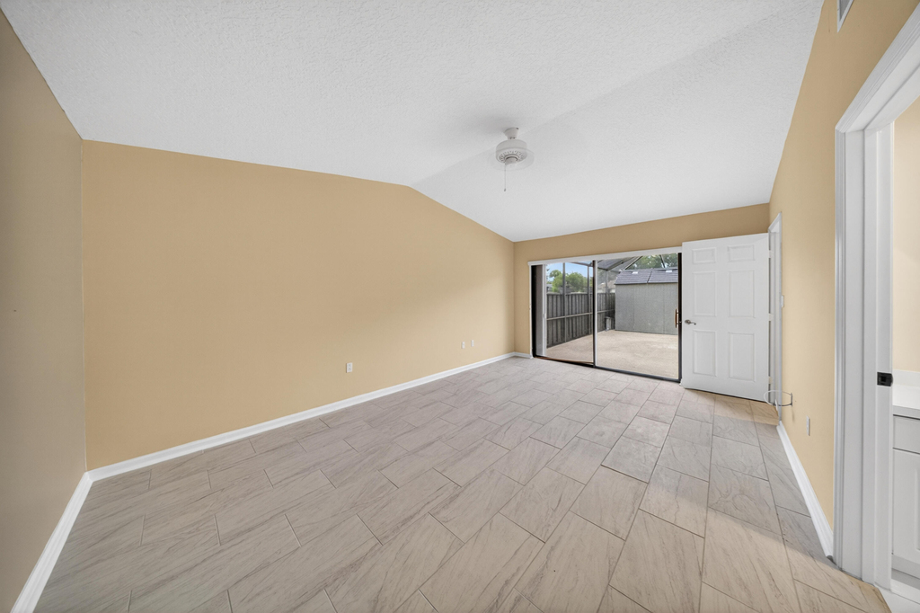 1567 Pheasant Walk - Photo 10