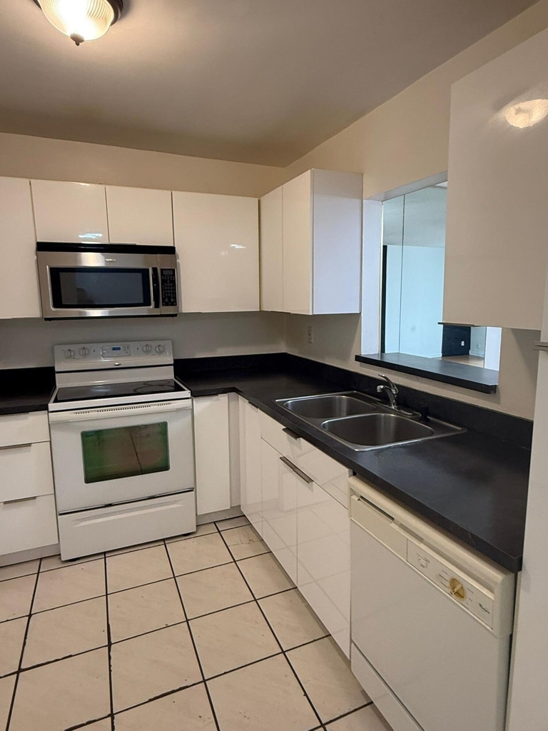 404 Nw 68th Avenue - Photo 2
