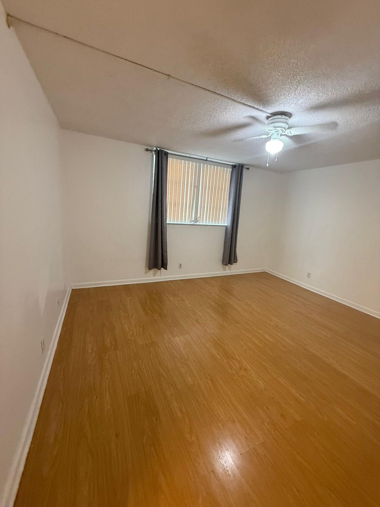404 Nw 68th Avenue - Photo 25