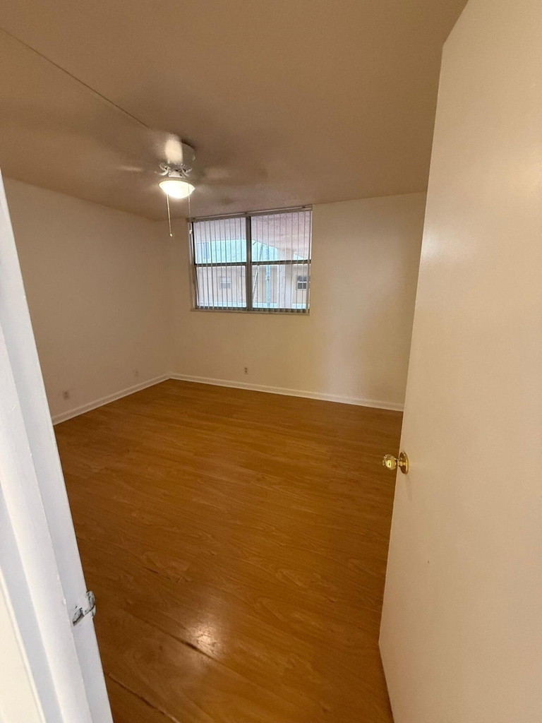 404 Nw 68th Avenue - Photo 16