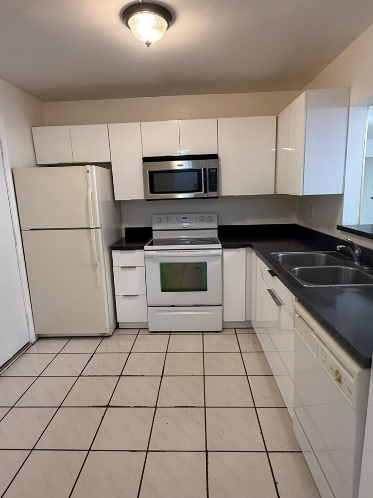 404 Nw 68th Avenue - Photo 0