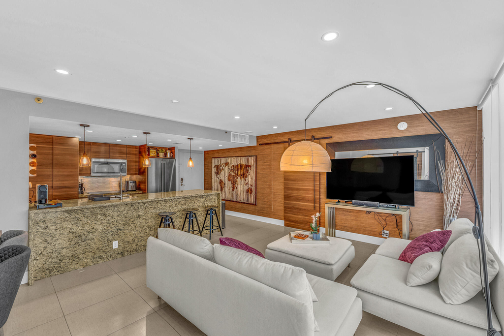 7601 E Treasure Drive - Photo 5