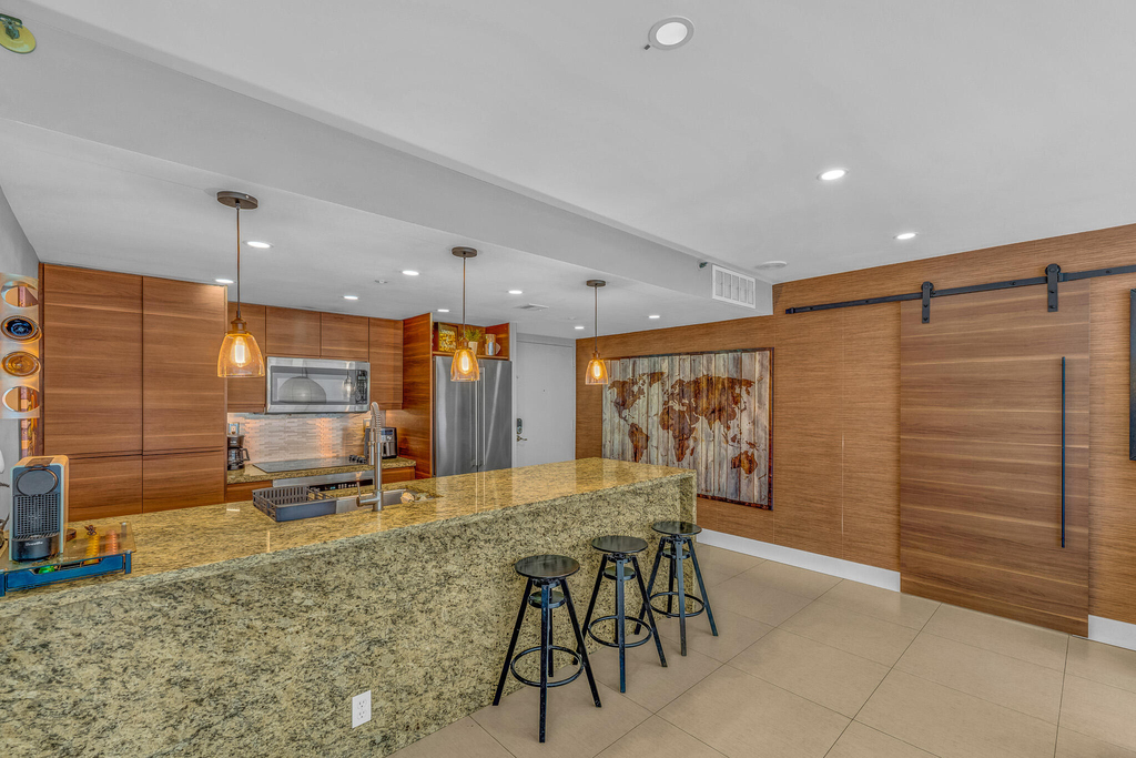 7601 E Treasure Drive - Photo 7