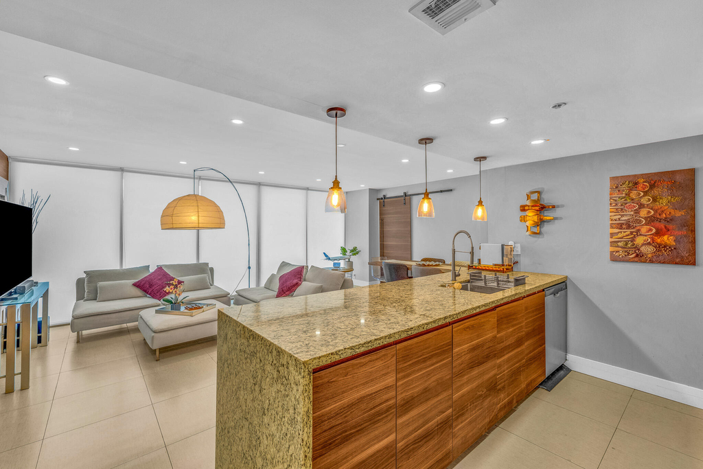 7601 E Treasure Drive - Photo 9