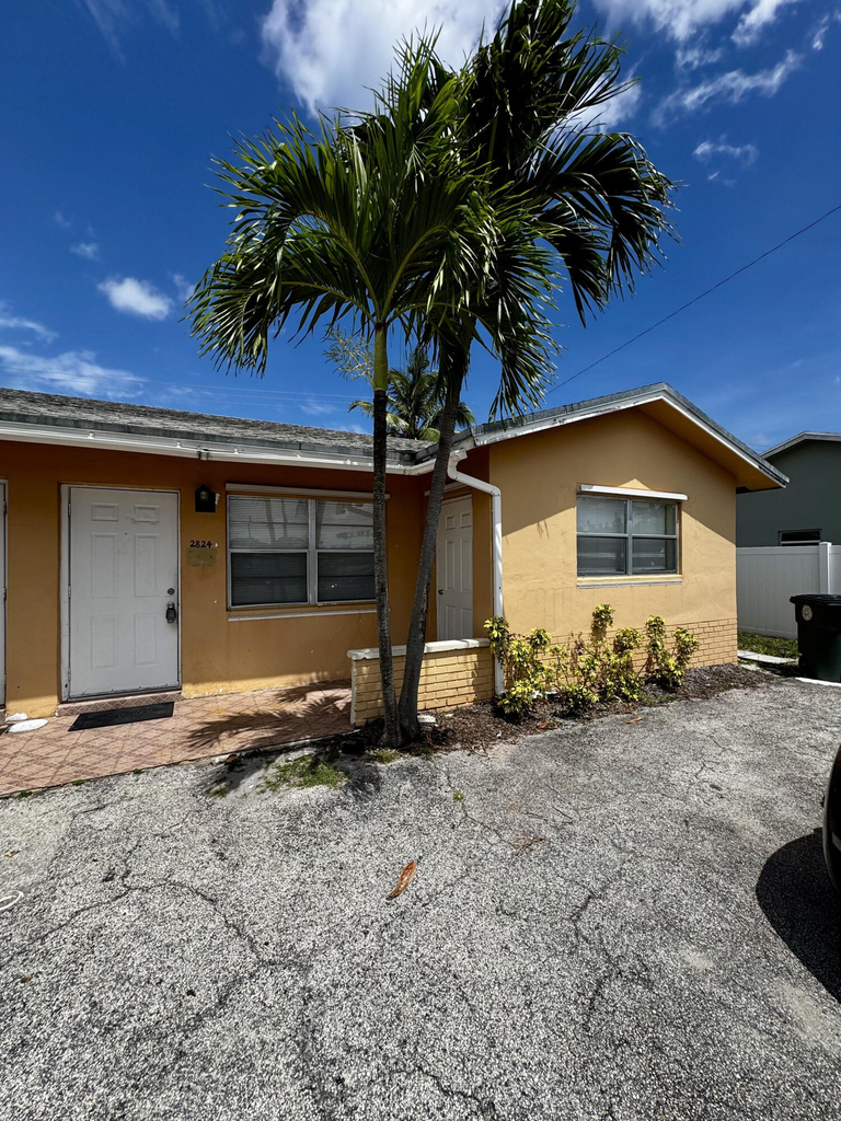 2824 N Dixie Highway - Photo 0