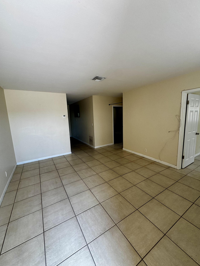 2824 N Dixie Highway - Photo 1
