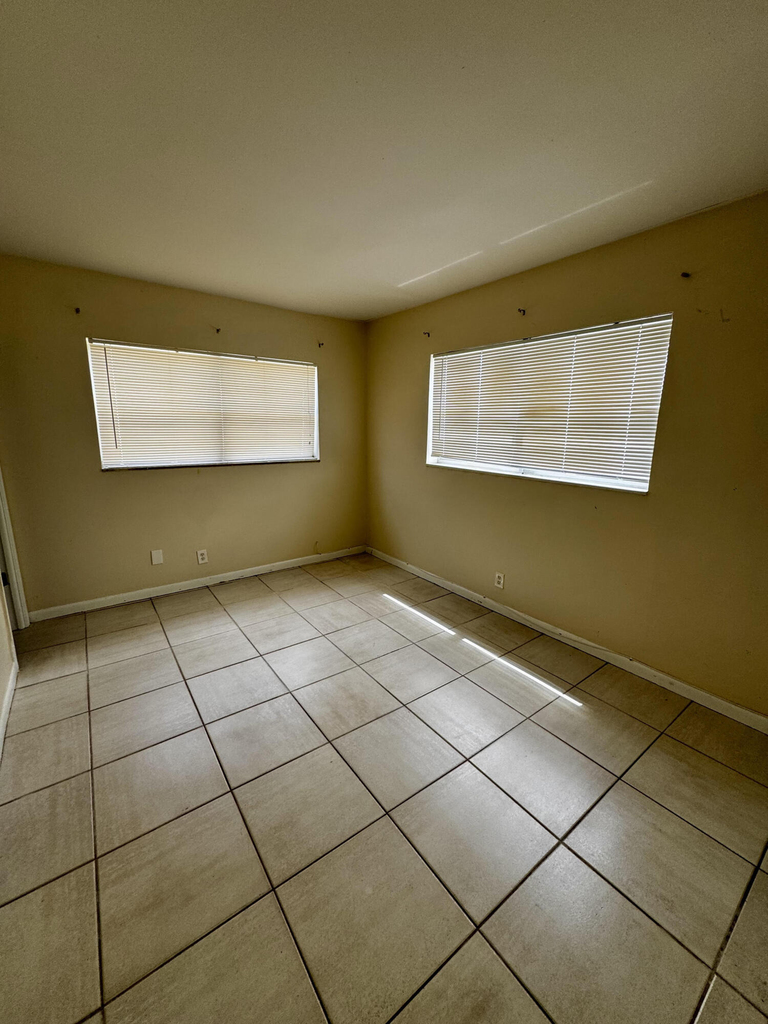 2824 N Dixie Highway - Photo 4