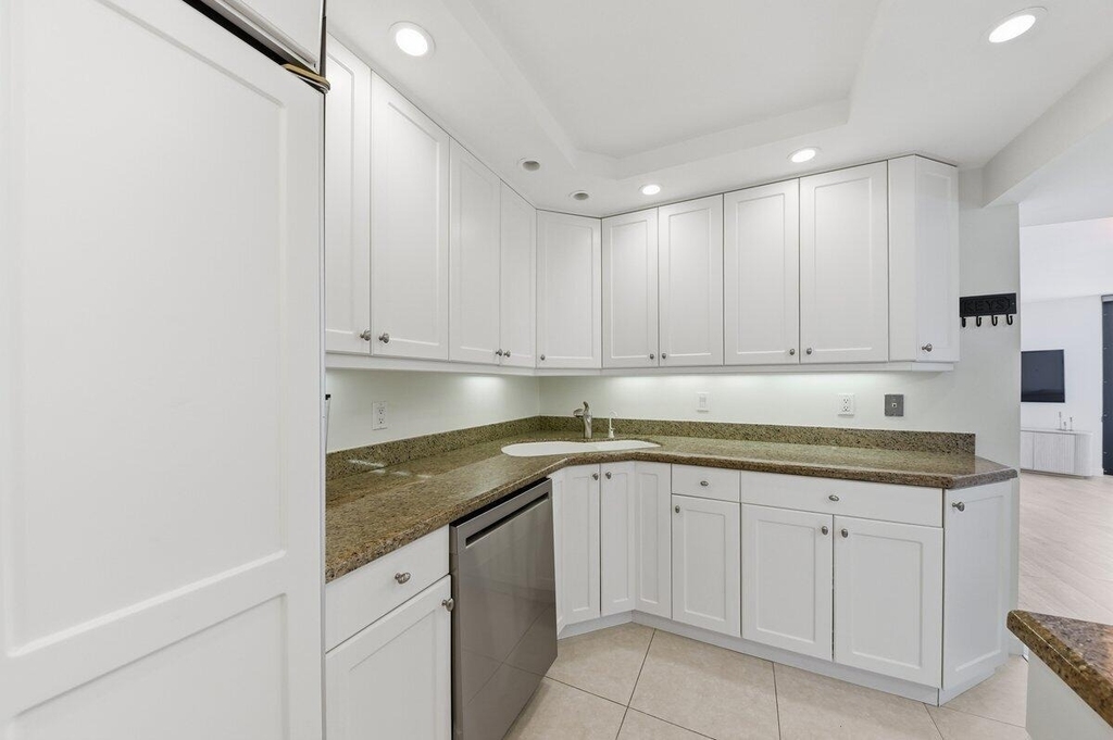 5420 N Ocean Drive - Photo 11