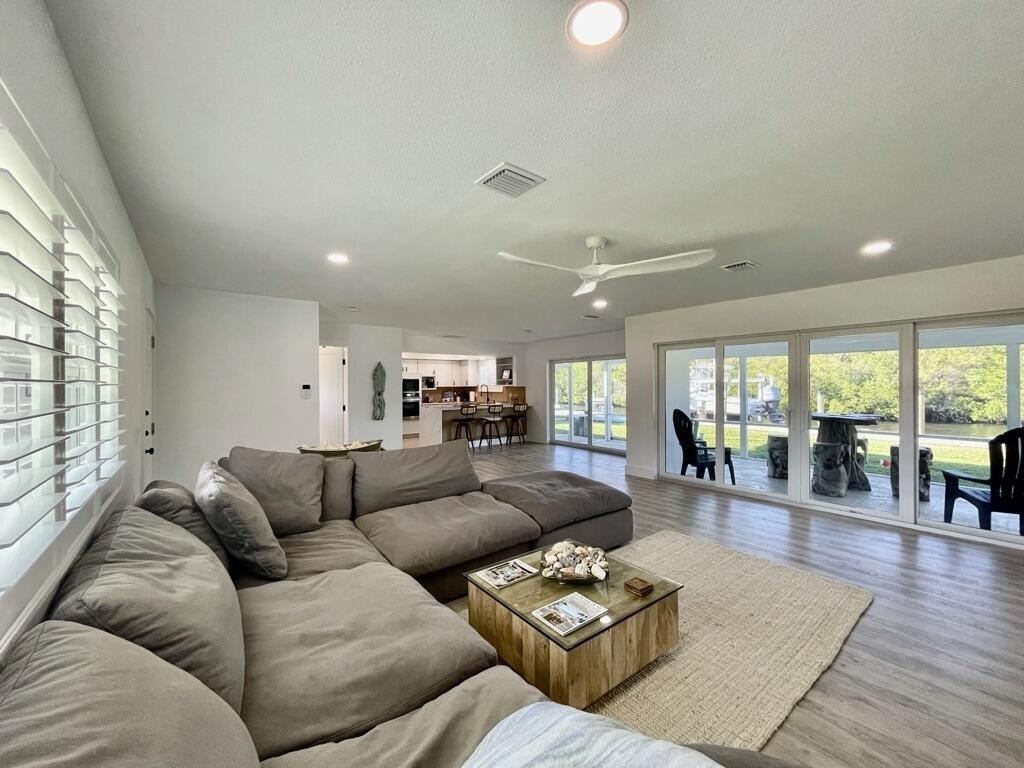 8585 Se Palm Street - Photo 9