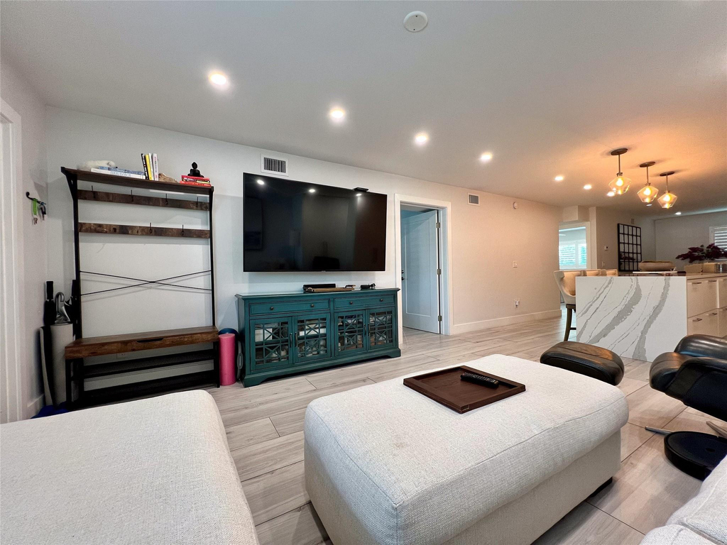 2115 Ne 37th Drive - Photo 5