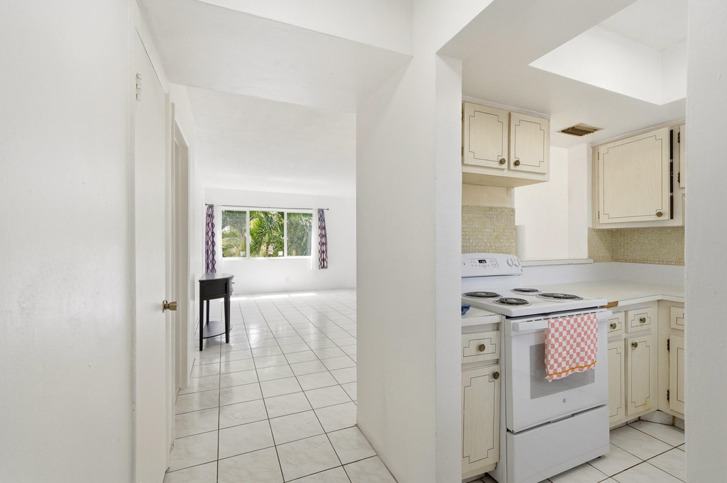 1333 E Hallandale Beach Boulevard - Photo 1