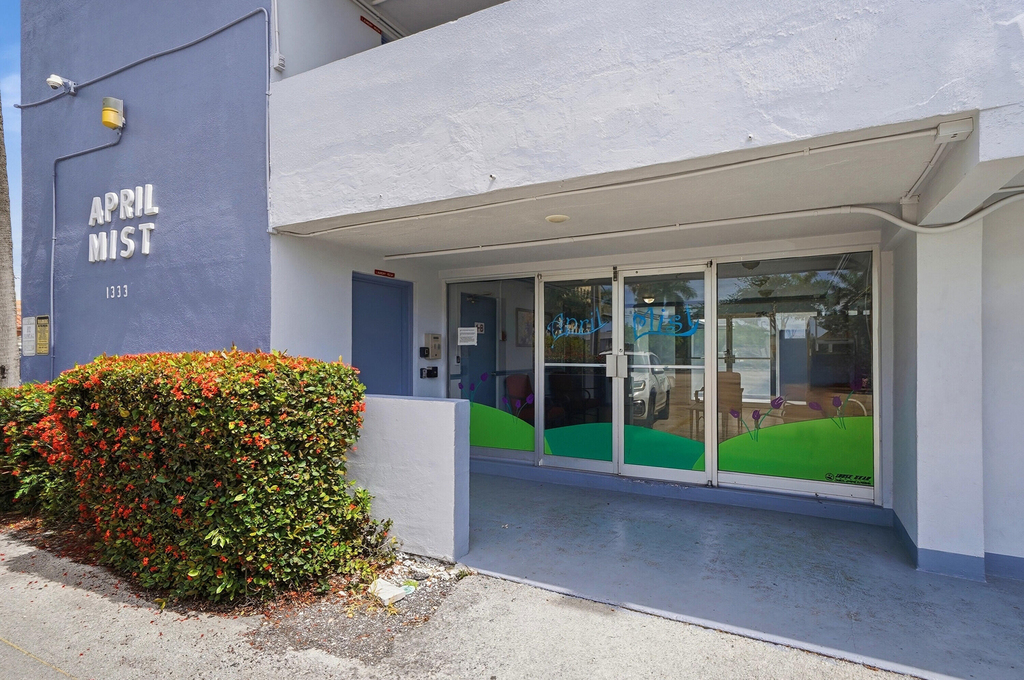 1333 E Hallandale Beach Boulevard - Photo 23
