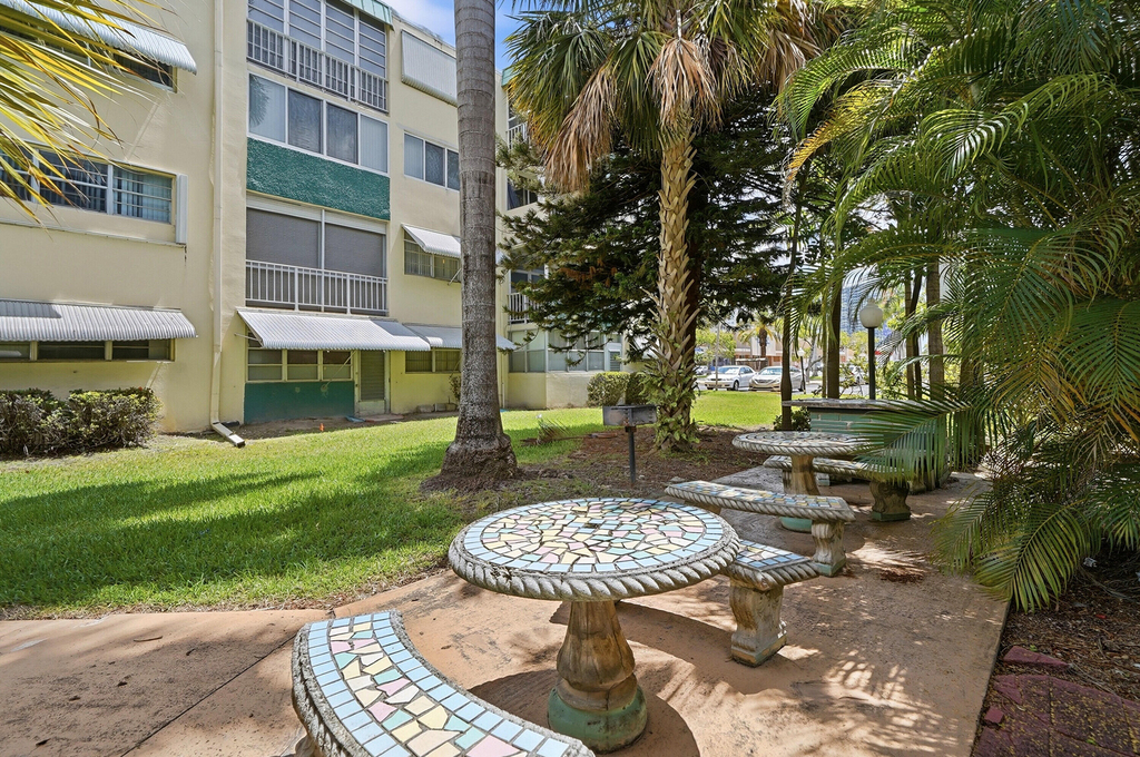 1333 E Hallandale Beach Boulevard - Photo 20