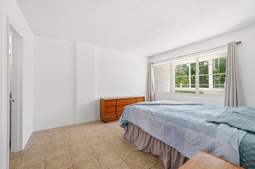1333 E Hallandale Beach Boulevard - Photo 10