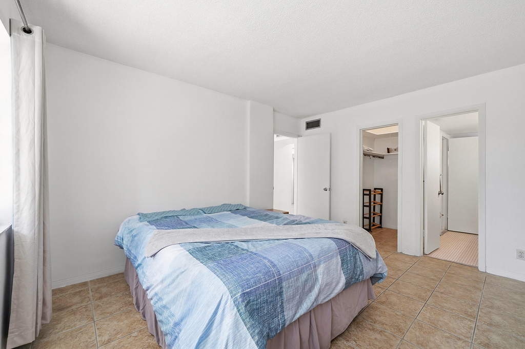 1333 E Hallandale Beach Boulevard - Photo 12