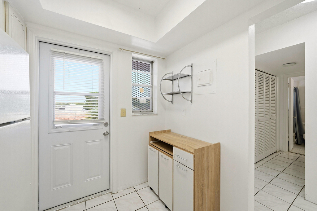 1333 E Hallandale Beach Boulevard - Photo 4
