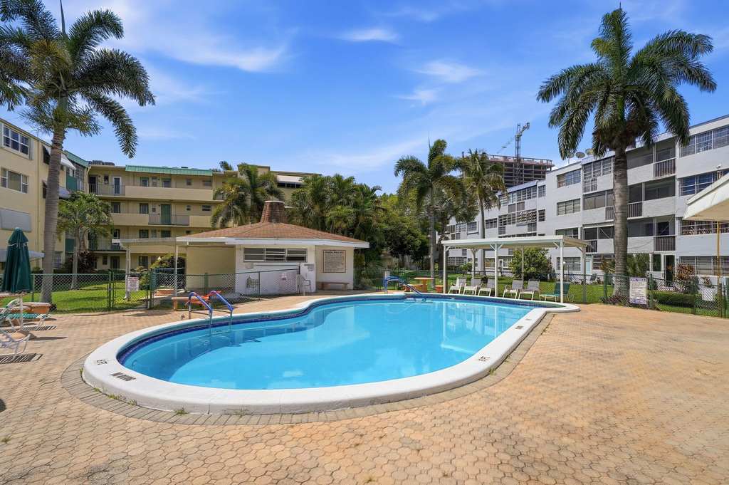 1333 E Hallandale Beach Boulevard - Photo 0