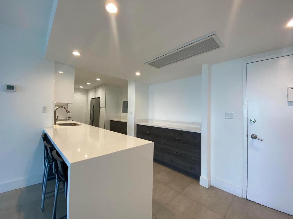 5401 Collins Avenue - Photo 3