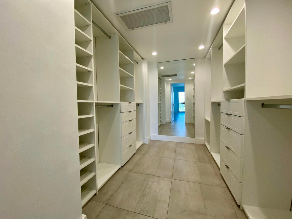 5401 Collins Avenue - Photo 16