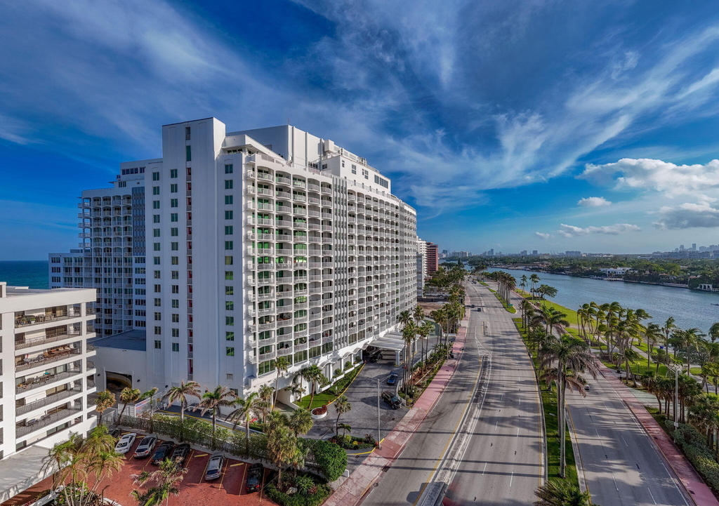 5401 Collins Avenue - Photo 35