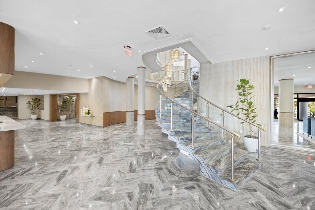 5401 Collins Avenue - Photo 27
