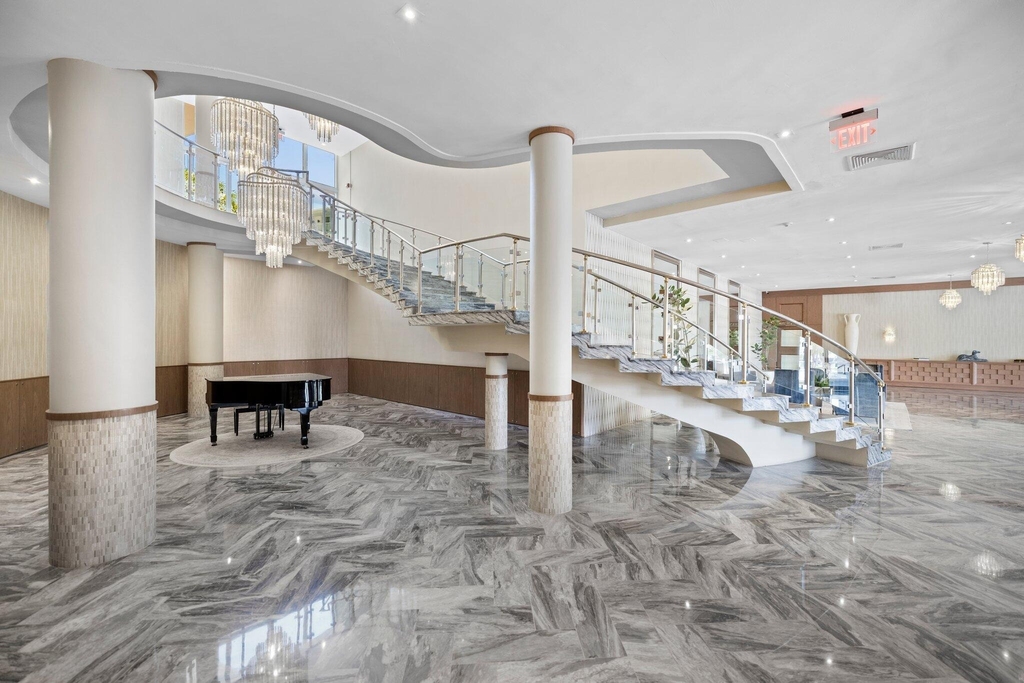 5401 Collins Avenue - Photo 25