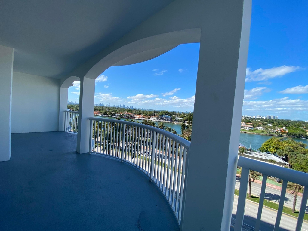 5401 Collins Avenue - Photo 21
