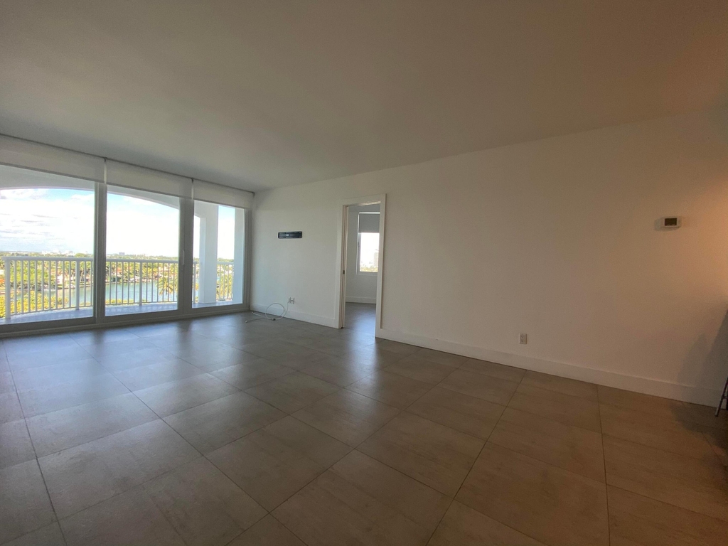 5401 Collins Avenue - Photo 12
